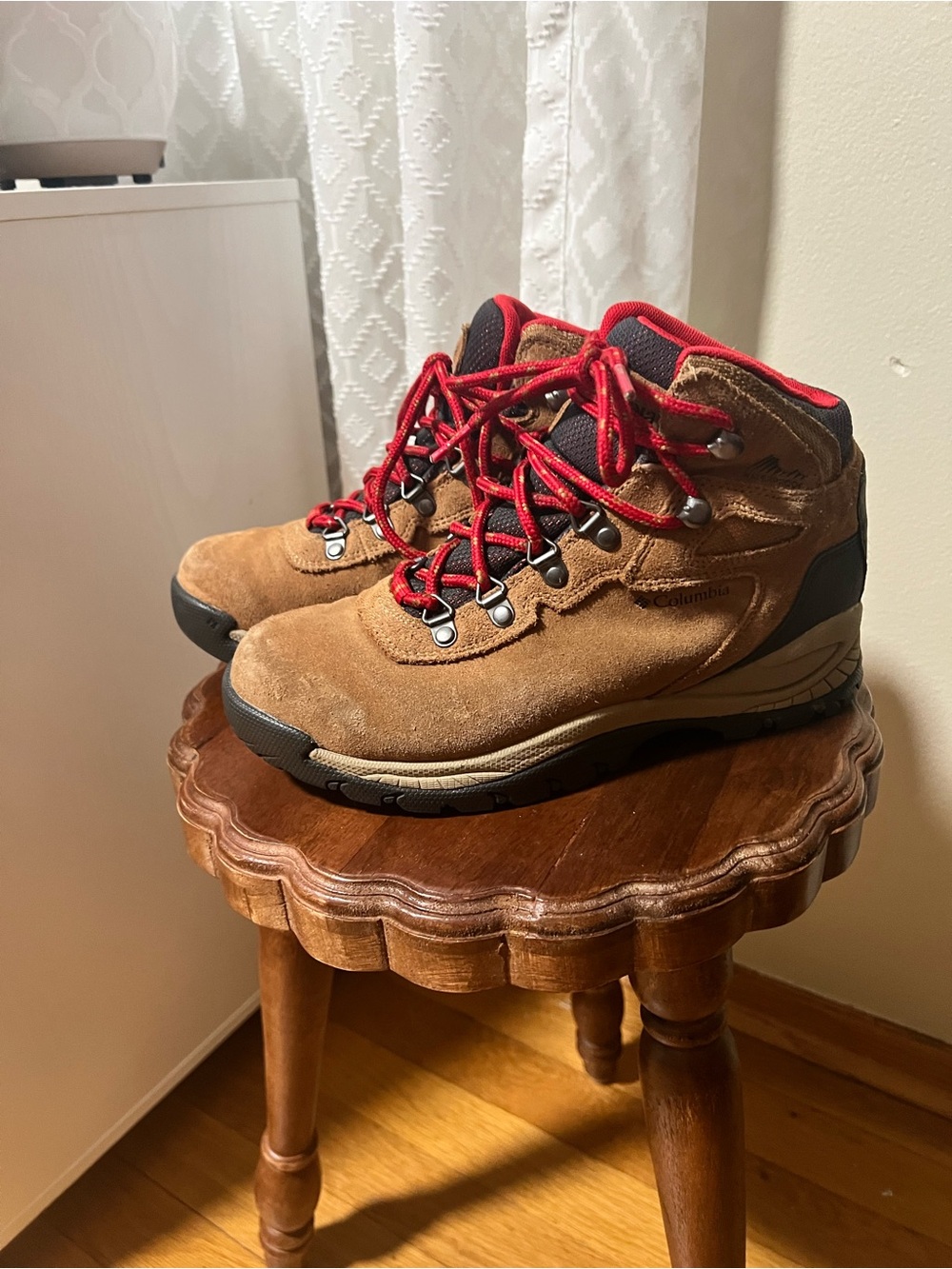 Columbia hiking waterproof women’s boot 6.5